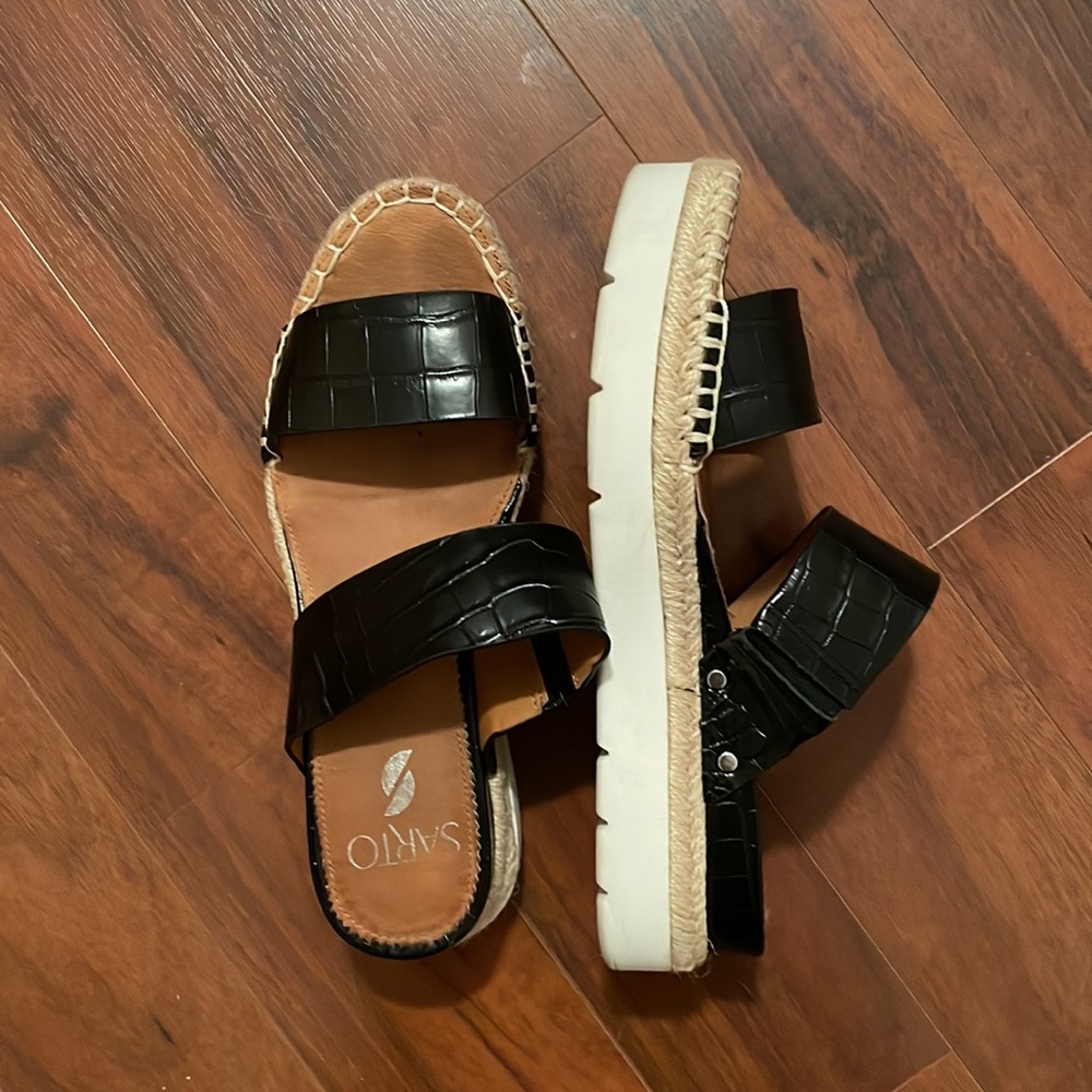 Sarto “Cappy” Croc Platform Sandals size 6.5 Black